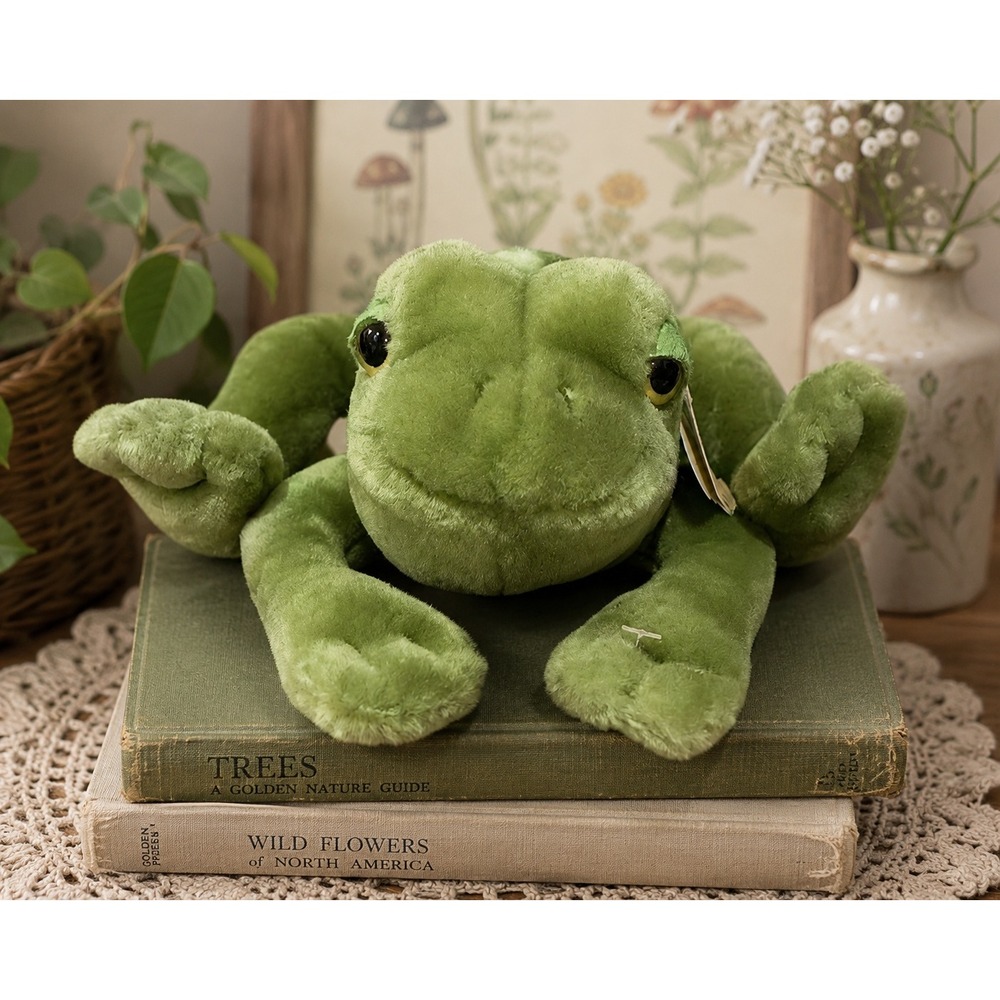 Vintage Dakin Frog Plush Stuffed Animal Green Realistic Nature Babies Toy